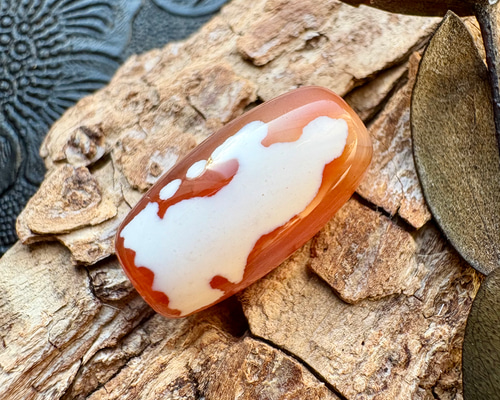 超激レア珍品　希少　財神天珠 風水 激レア【老玉髄 赤】雫観音天珠 t138 天然石 円と縁 by.TAMAKO 通販