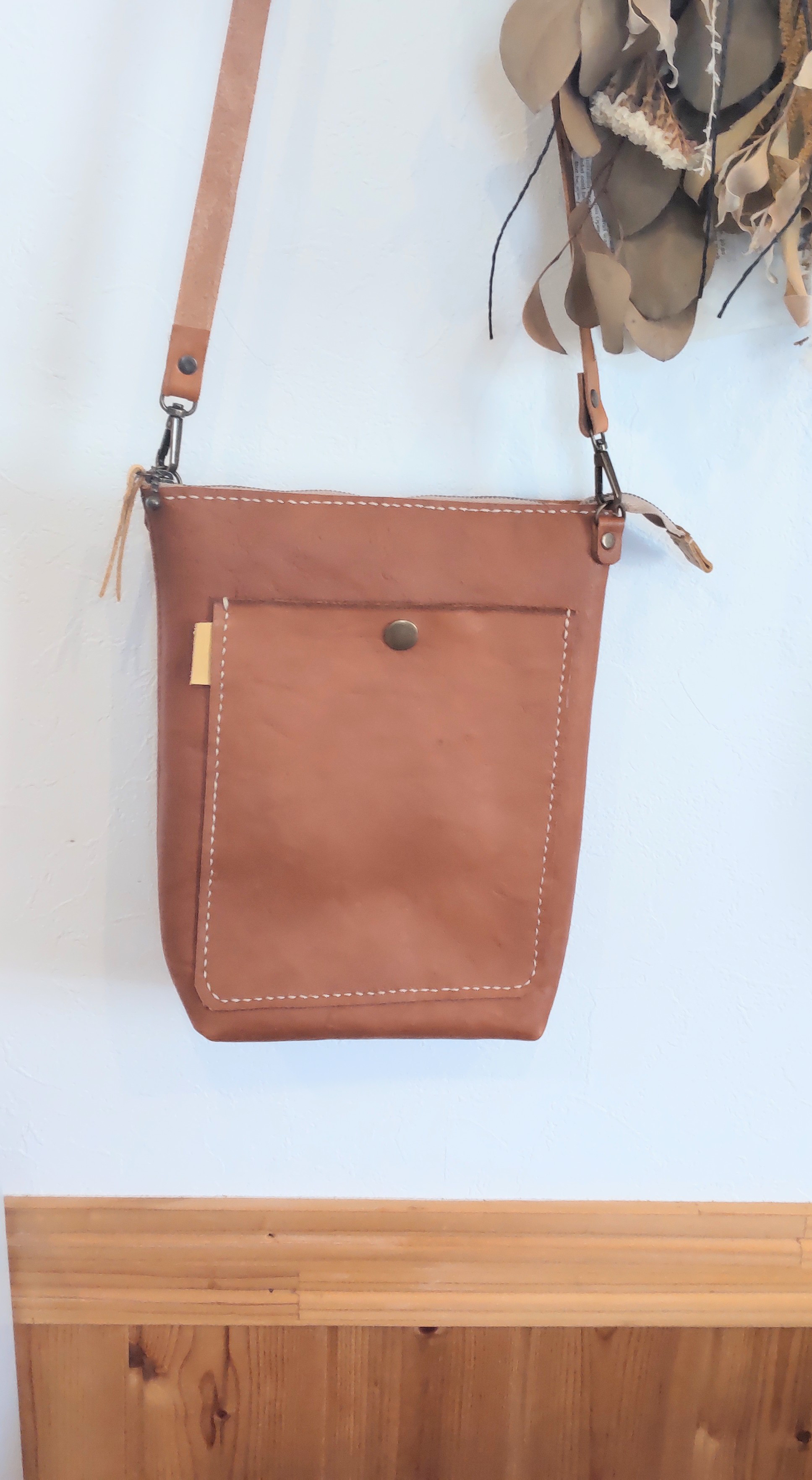 ＊送料無料＊革の縦長ショルダー  キャメルオレンジ『Creema限定』ギフトにも