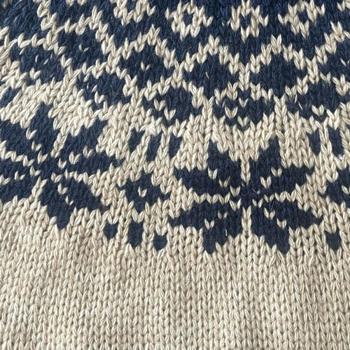 ウール混紡フェアアイル柄 手編みニット・レトロブルーのセーター