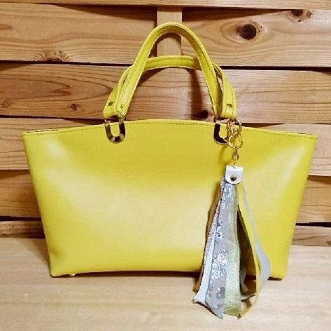 ★15周年感謝セール！1300円OFFシンプルな横長トートバッグ・ナチュラル端革のフリンジ付き