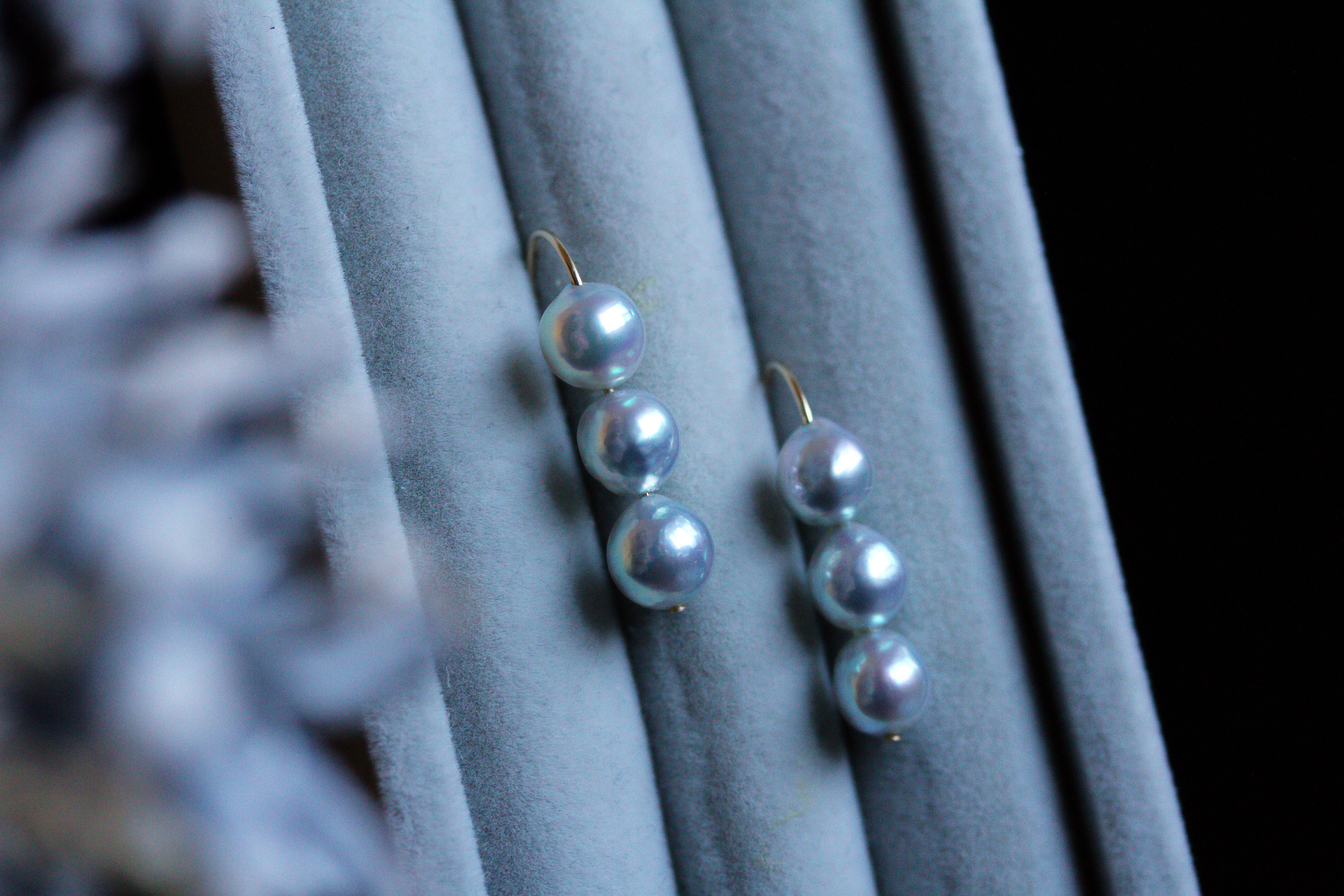 【14kgf】ナチュラルグレー あこやバロックパール　三連フックピアス