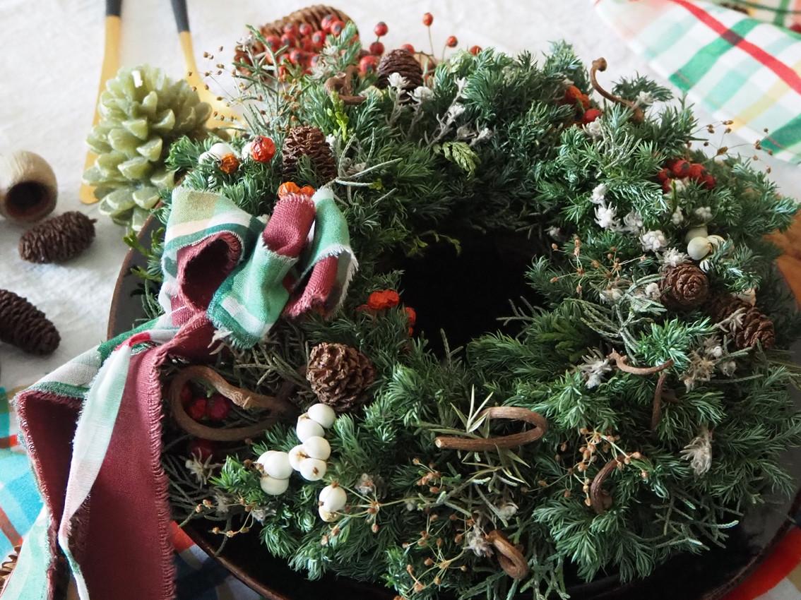 【ハンカチとリースのセット販売】φ22cm 赤とブラウンのクリスマスリース