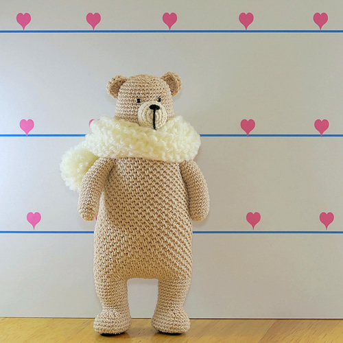 編みぐるみ 白いマフラーのくまさん レース糸 模様編み 小さな贈り物