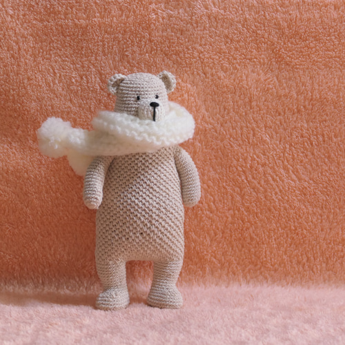 編みぐるみ 白いマフラーのくまさん レース糸 模様編み 小さな贈り物