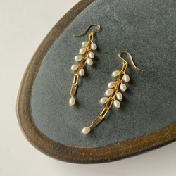 snow laden twig✴︎淡水パールAll14kgfピアス 1枚目の画像