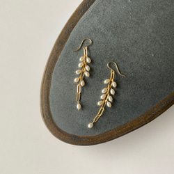 snow laden twig✴︎淡水パールAll14kgfピアス 6枚目の画像