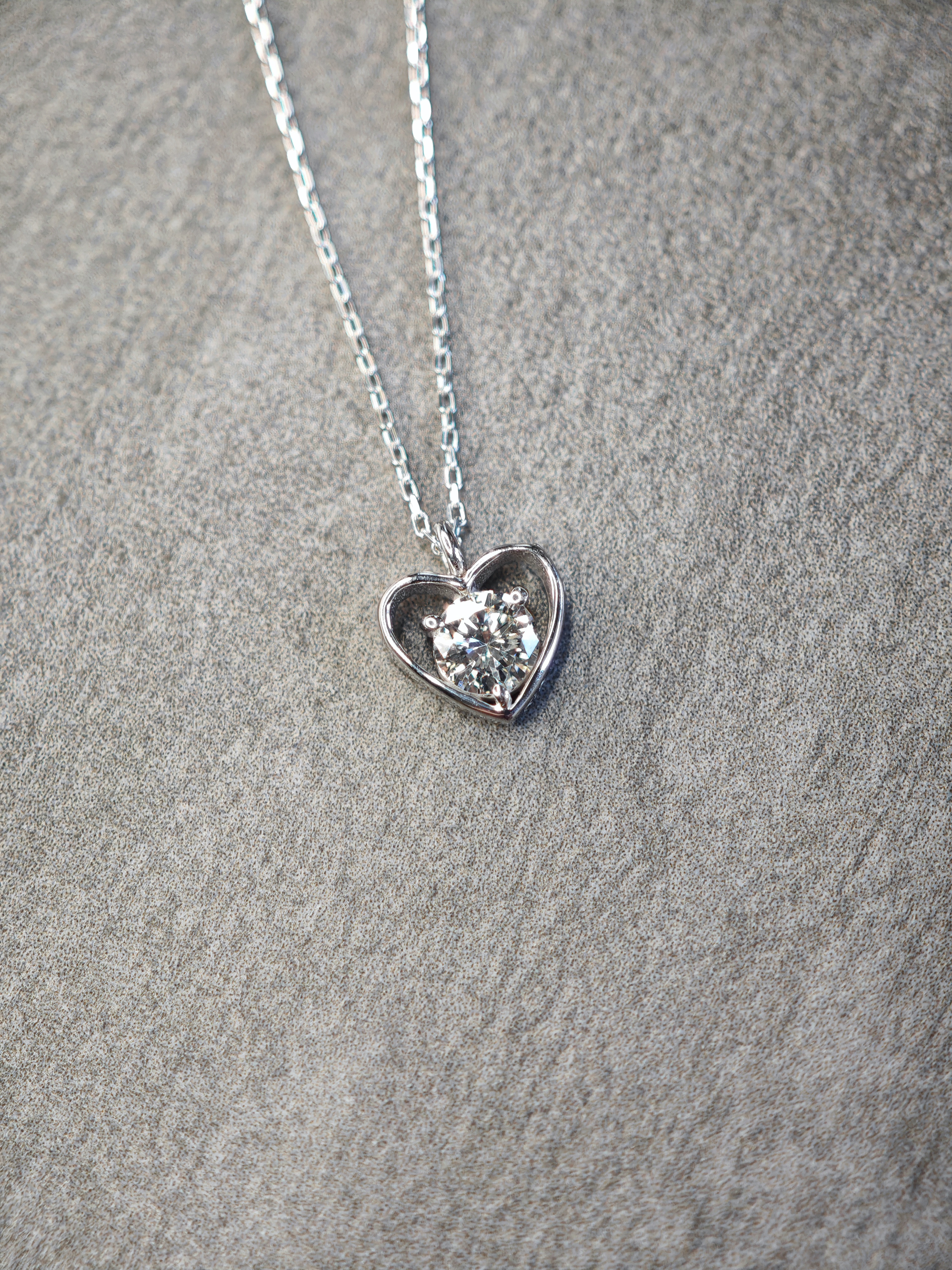 天然ダイヤモンド　K18WG　ハートネックレス