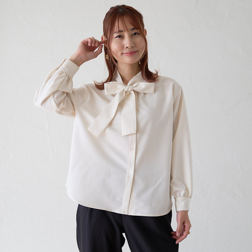 【美品】フォクシー レディボウブラウス アイボリー ワイドシルエット とろみ素材 ﾓﾘﾉｶﾞｯｺｳ とろみ素材ボウタイ長袖ブラウス（ホワイト）入学式卒業式