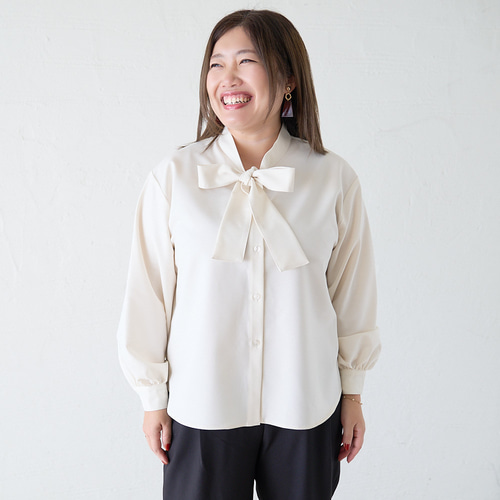 大きいサイズ とろみ素材ボウタイ長袖ブラウス（ホワイト）入学式卒業