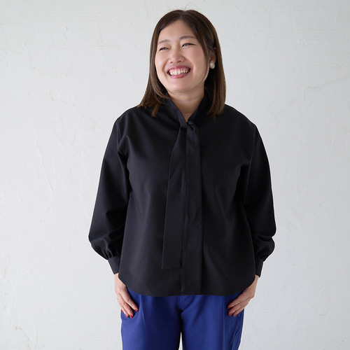 大きいサイズ とろみ素材ボウタイ長袖ブラウス（ブラック）入学式卒業