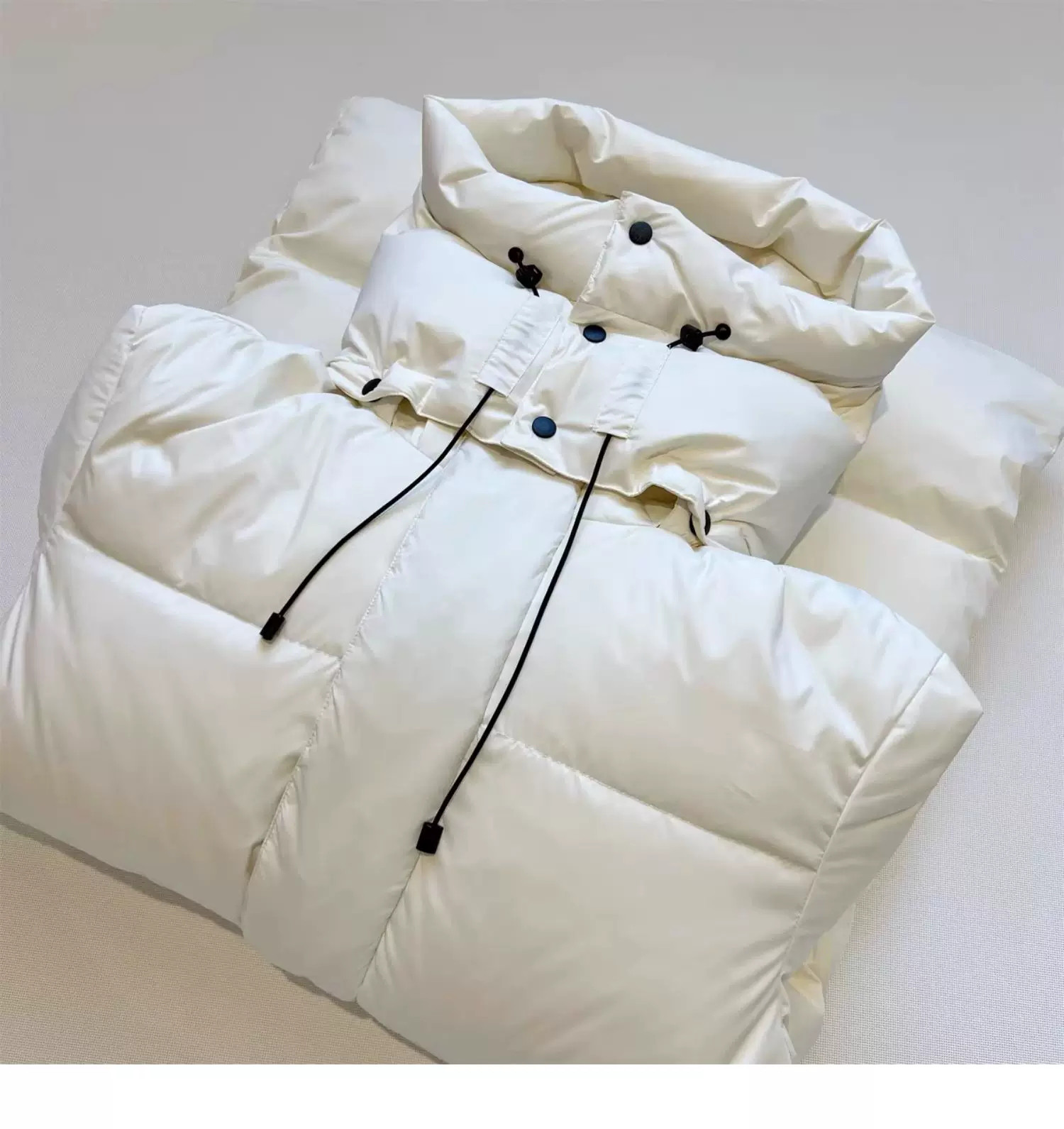 2025年ストレートホワイトカモフラ牛角ボタン ダウンジャケット女性中長期大毛襟厚手冬ファッションコート 高級感 旅行