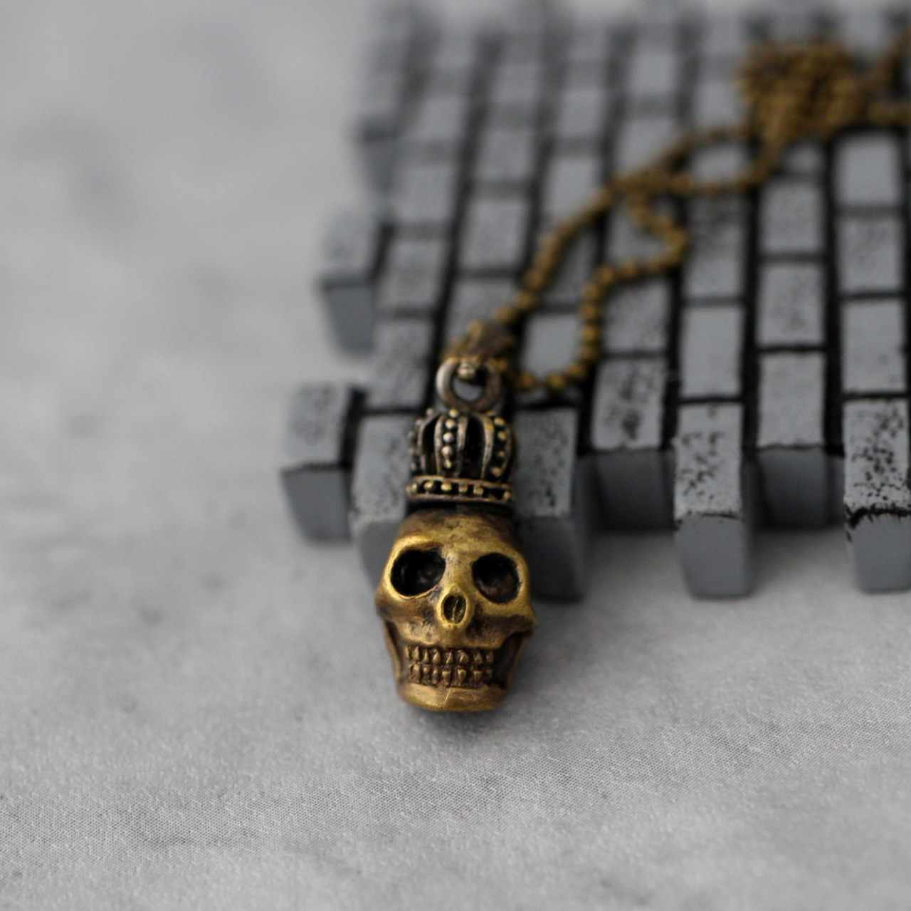 古びた王族のしゃれこうべ