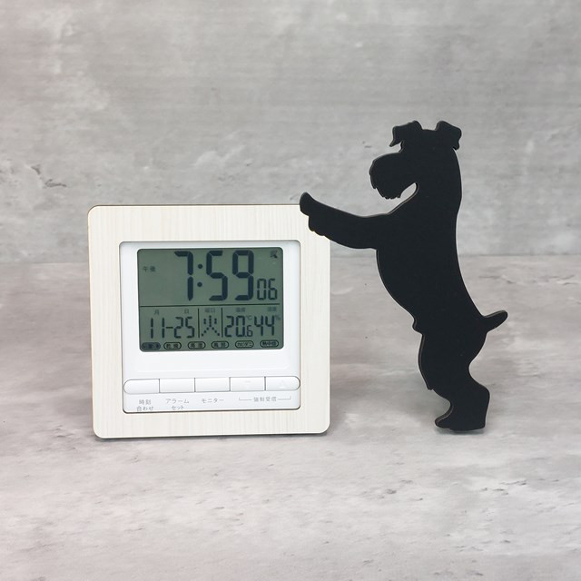 【電波時計】ワンちゃんが寄り添う電波デジタル時計 ― シュナウザー　垂れ耳　黒
