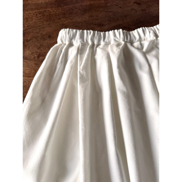 RATA❤️兩種顏色可選❤️選擇您的長度❤️柔軟燈芯絨❤️修身長裙❤️黑白 第10張的照片