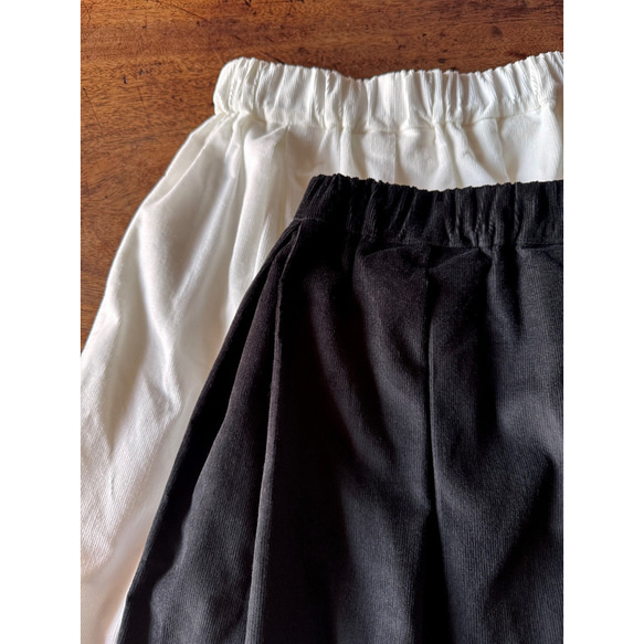 RATA❤️兩種顏色可選❤️選擇您的長度❤️柔軟燈芯絨❤️修身長裙❤️黑白 第4張的照片