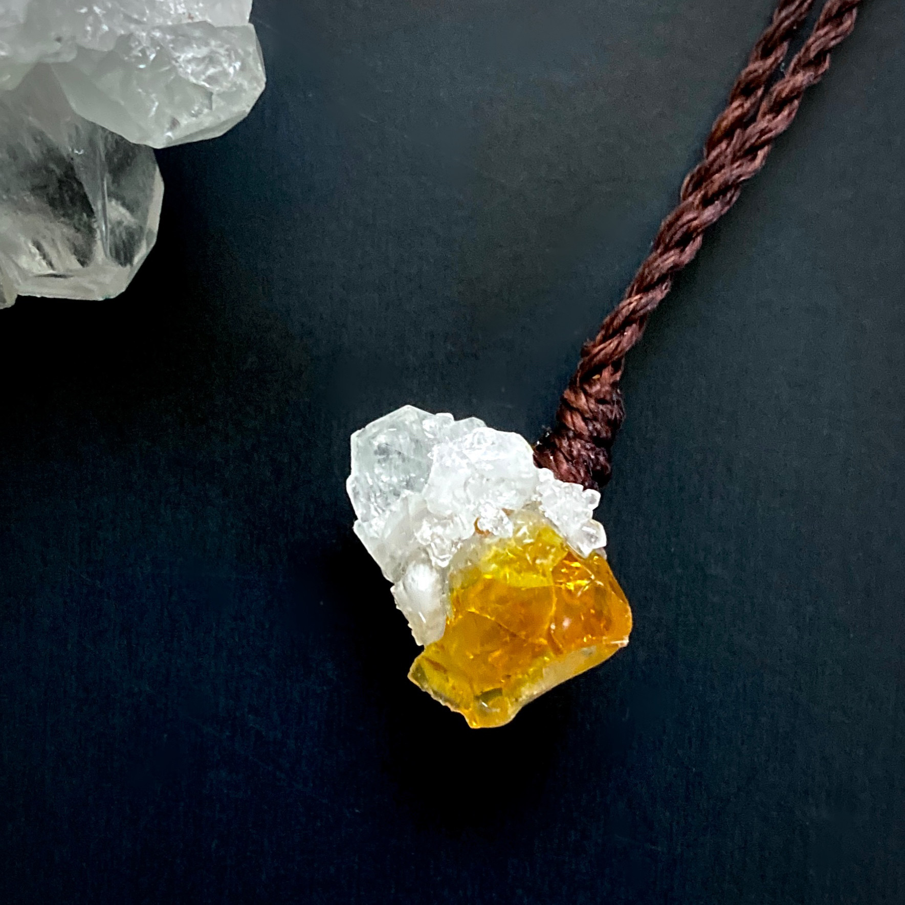 オパール原石とアポフィライトのネックレス