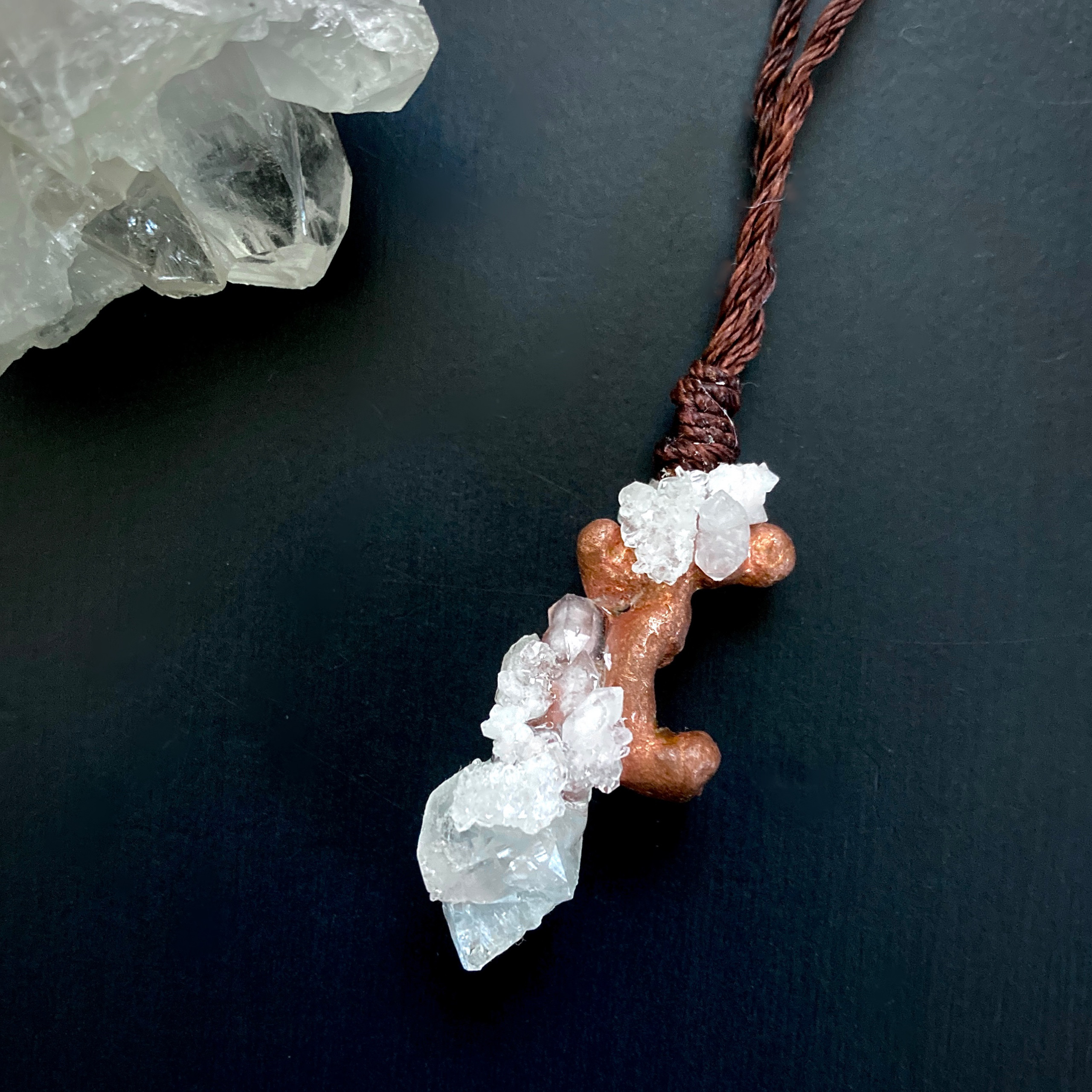 銅とアポフィライトのネックレス