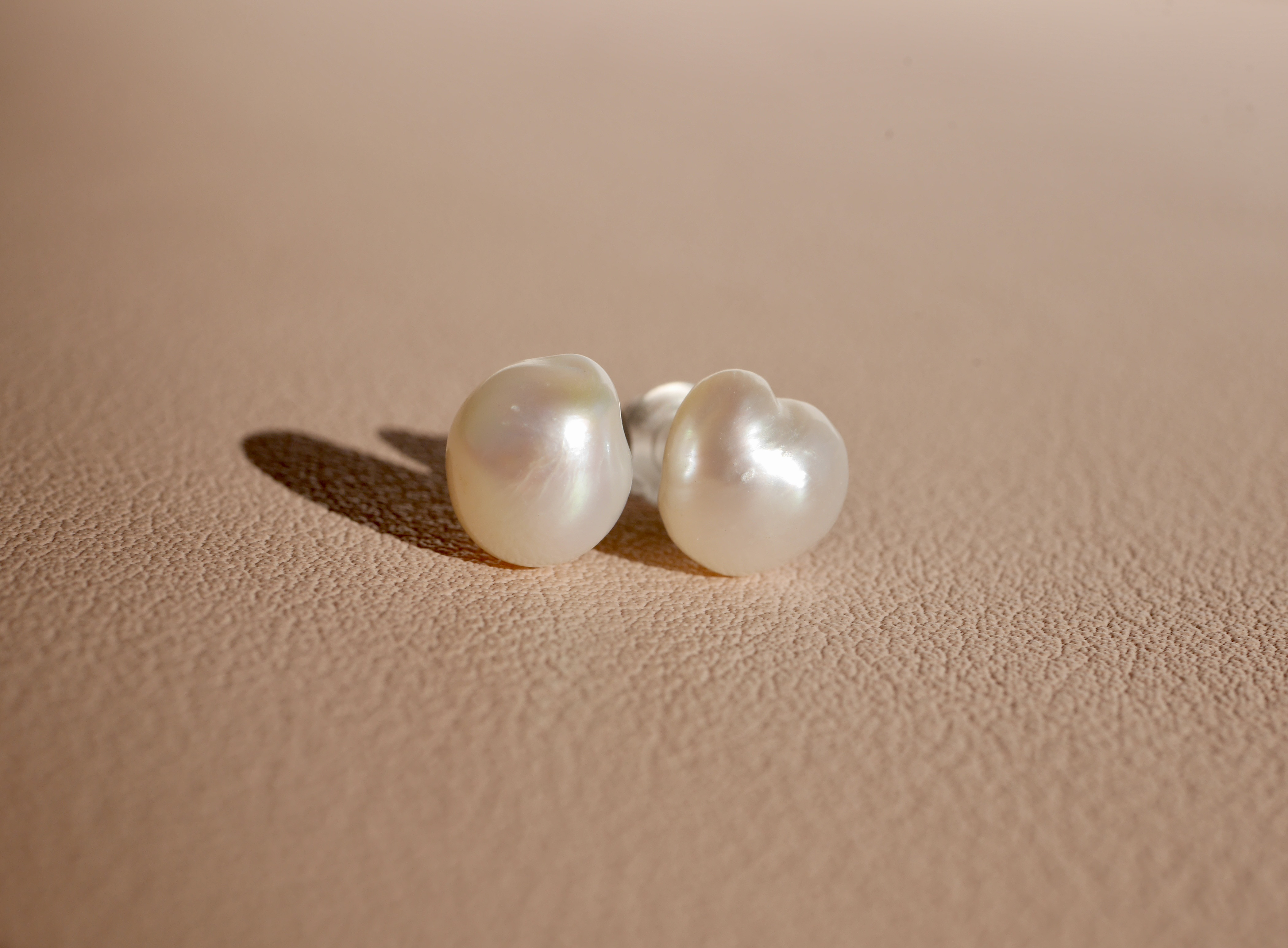 小粒ドロップ型バロックパールピアス 商品No.B9金属アレルギー対応