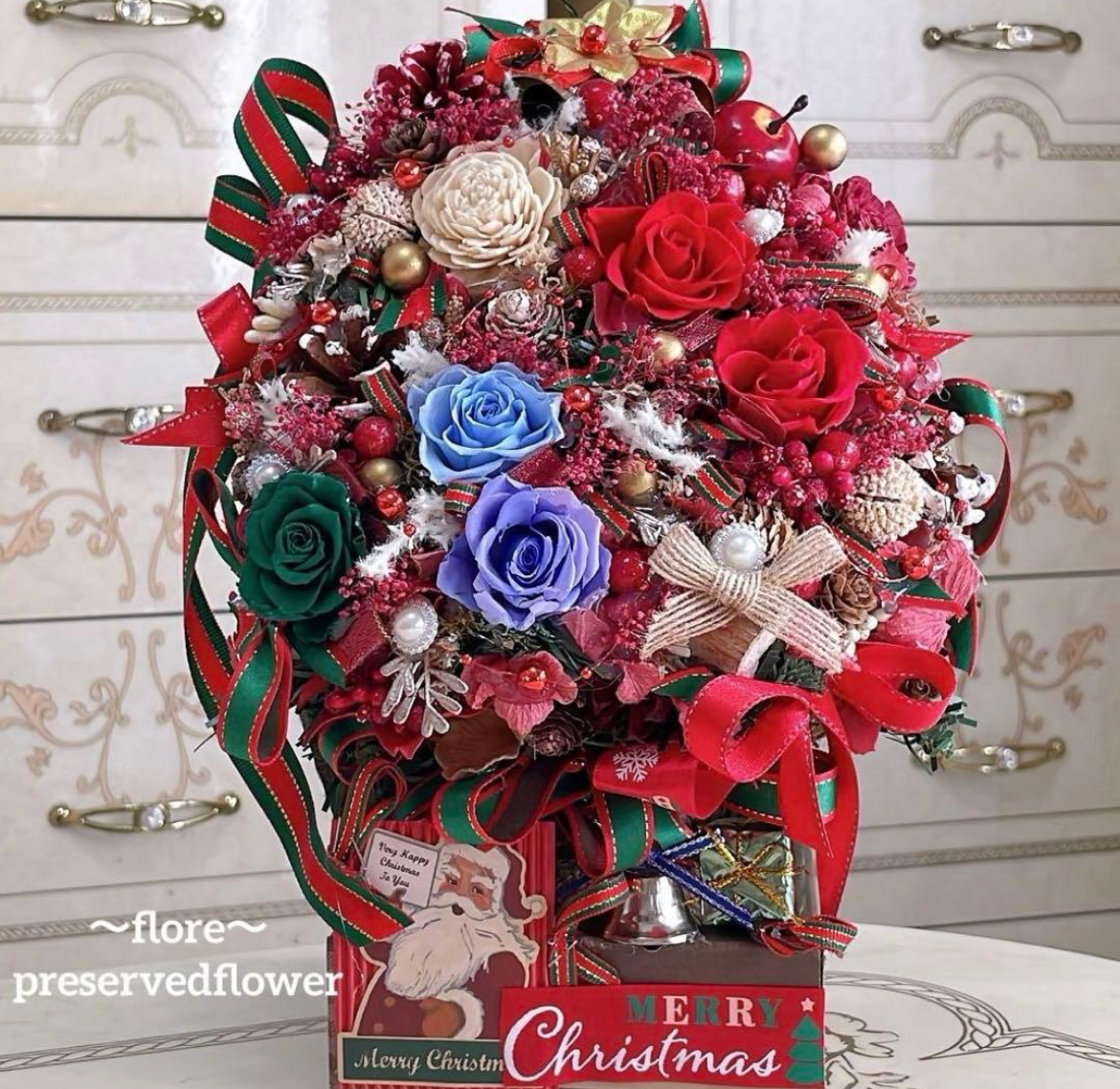 【送料無料、ラッピング込み】豪華✨クリスマスツリー✨バラミックスプリザアレンジ✨ラッピングのまま飾れますよ✨