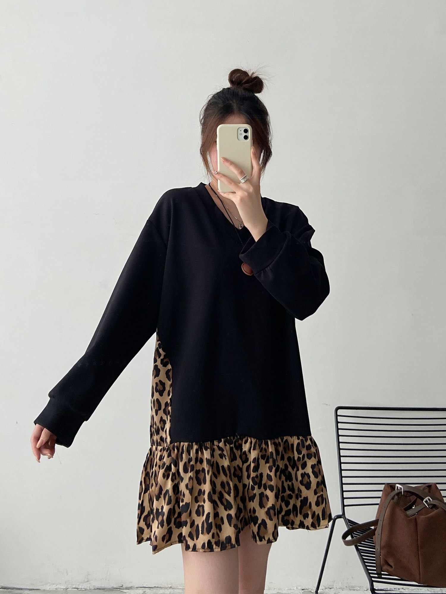 大きいサイズ レオ柄プリント ツーインワン スウェットドレス 春・秋・冬用 ルーズフィット お腹隠し スリム効果 V ネ