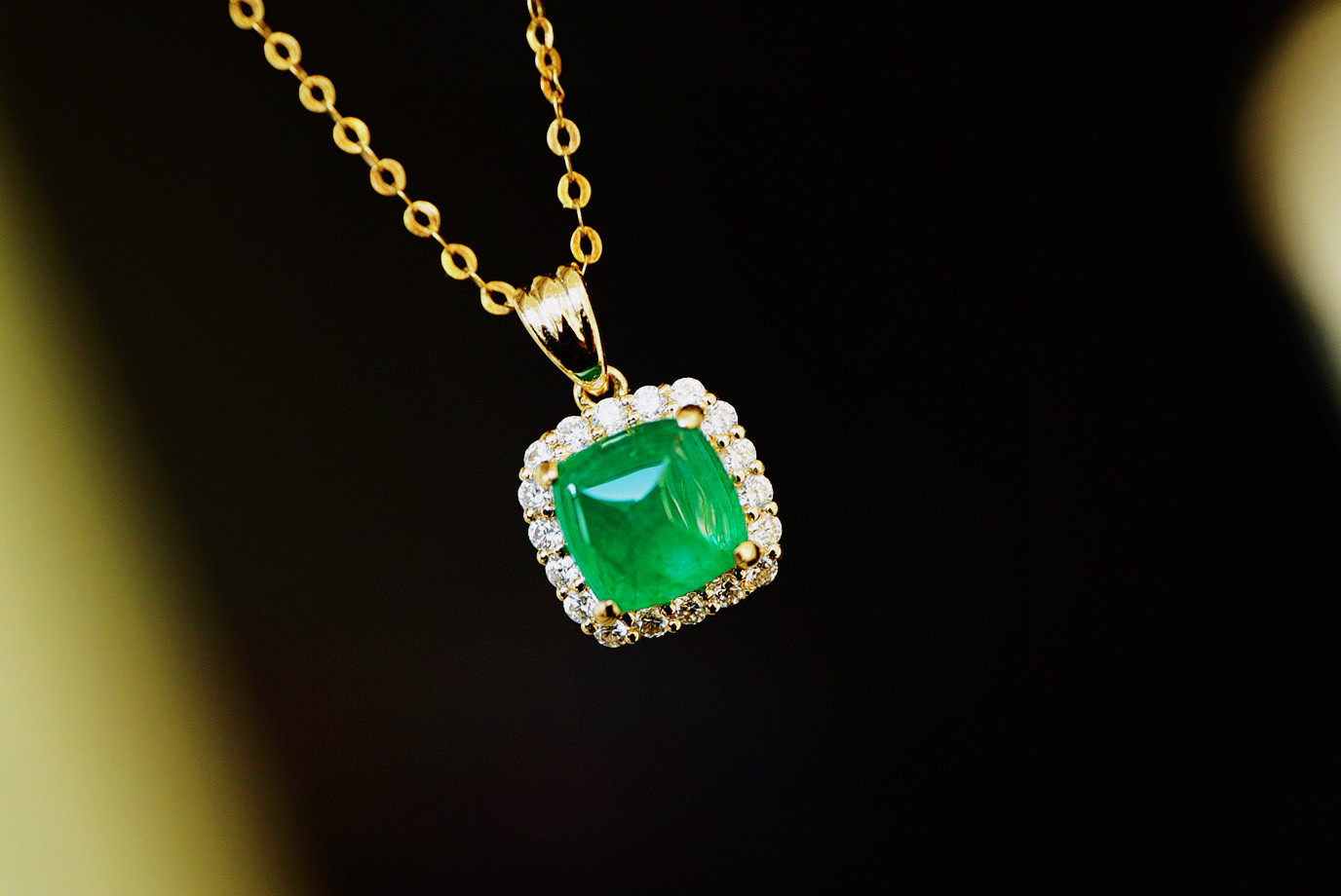 「愛の成就」K18 天然エメラルド　ダイヤモンド　春　並び無い　高貴　5月誕生石　夫婦愛　安定　ペンダント　1.27ct