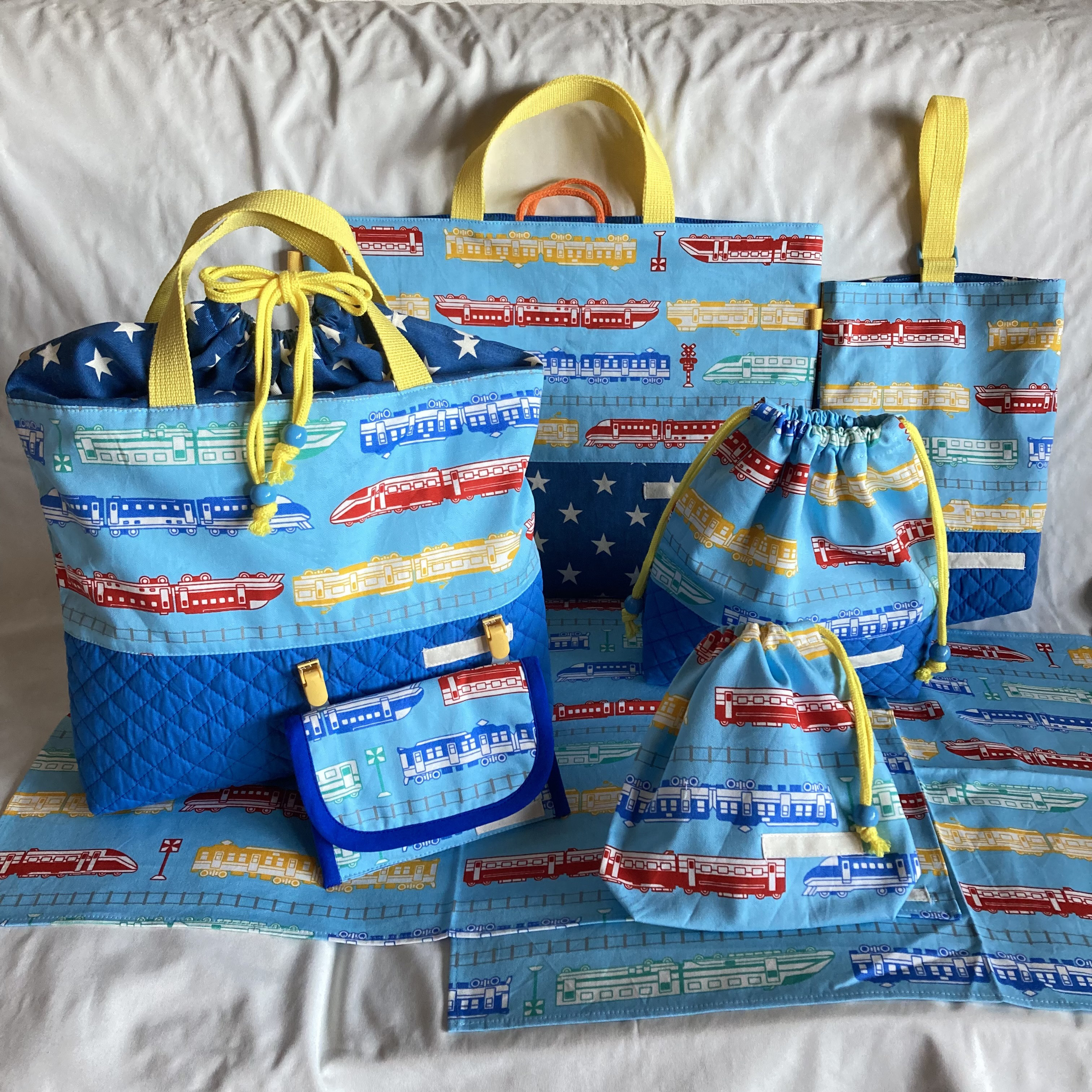 【オーダーOK】入園入学セット35電車踏切線路カラフルポップB★手提げ上履き給食お着替え巾着ランチョンマット移動ポケット