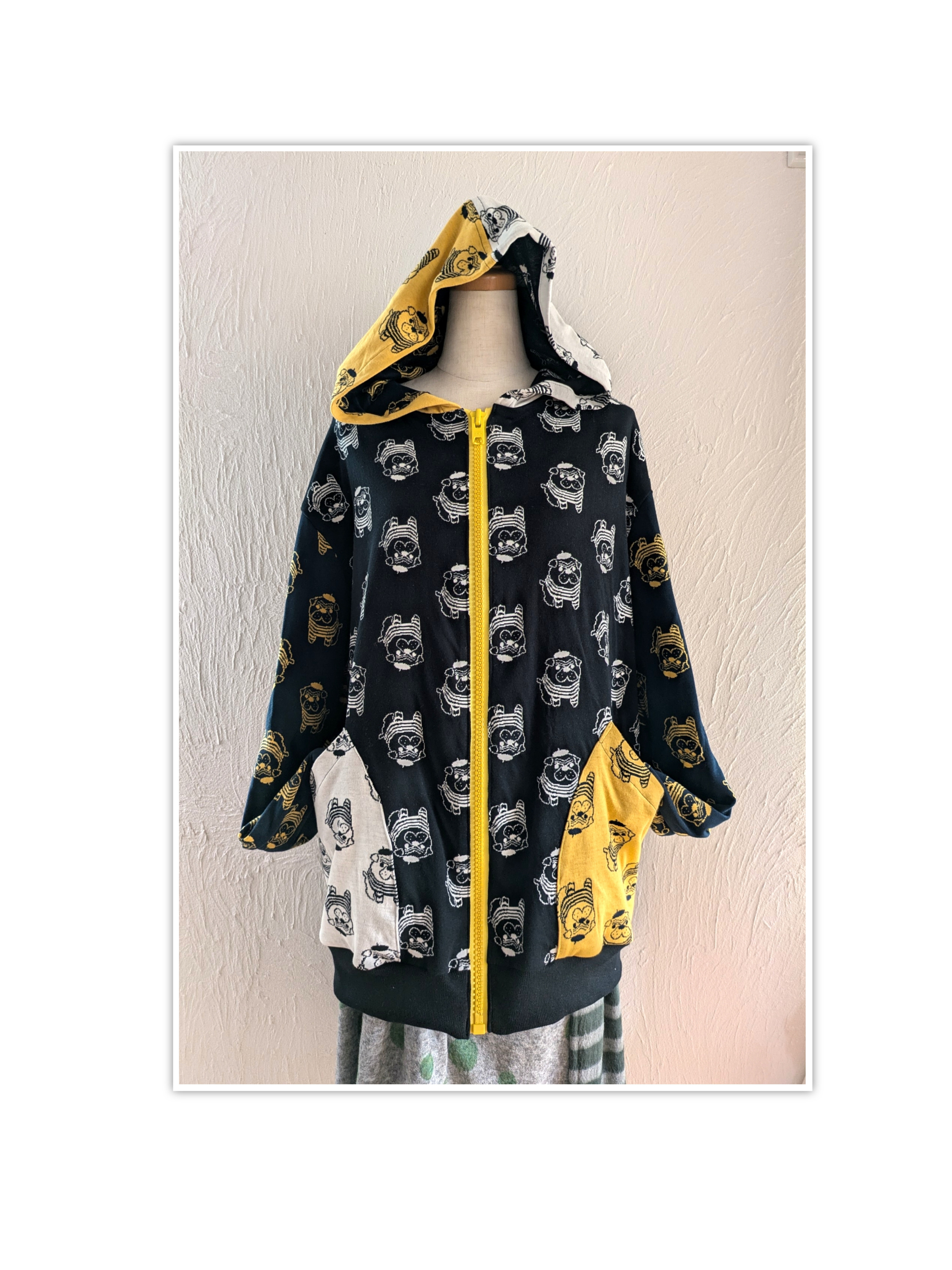 ☆maffon生地ジップパーカー☆男女兼用、パグ柄