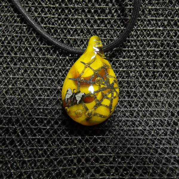蜘蛛の巣とアゲハ蝶　NO.442（ガラス、トンボ玉、蜘蛛の巣、一点物、伝統工芸）