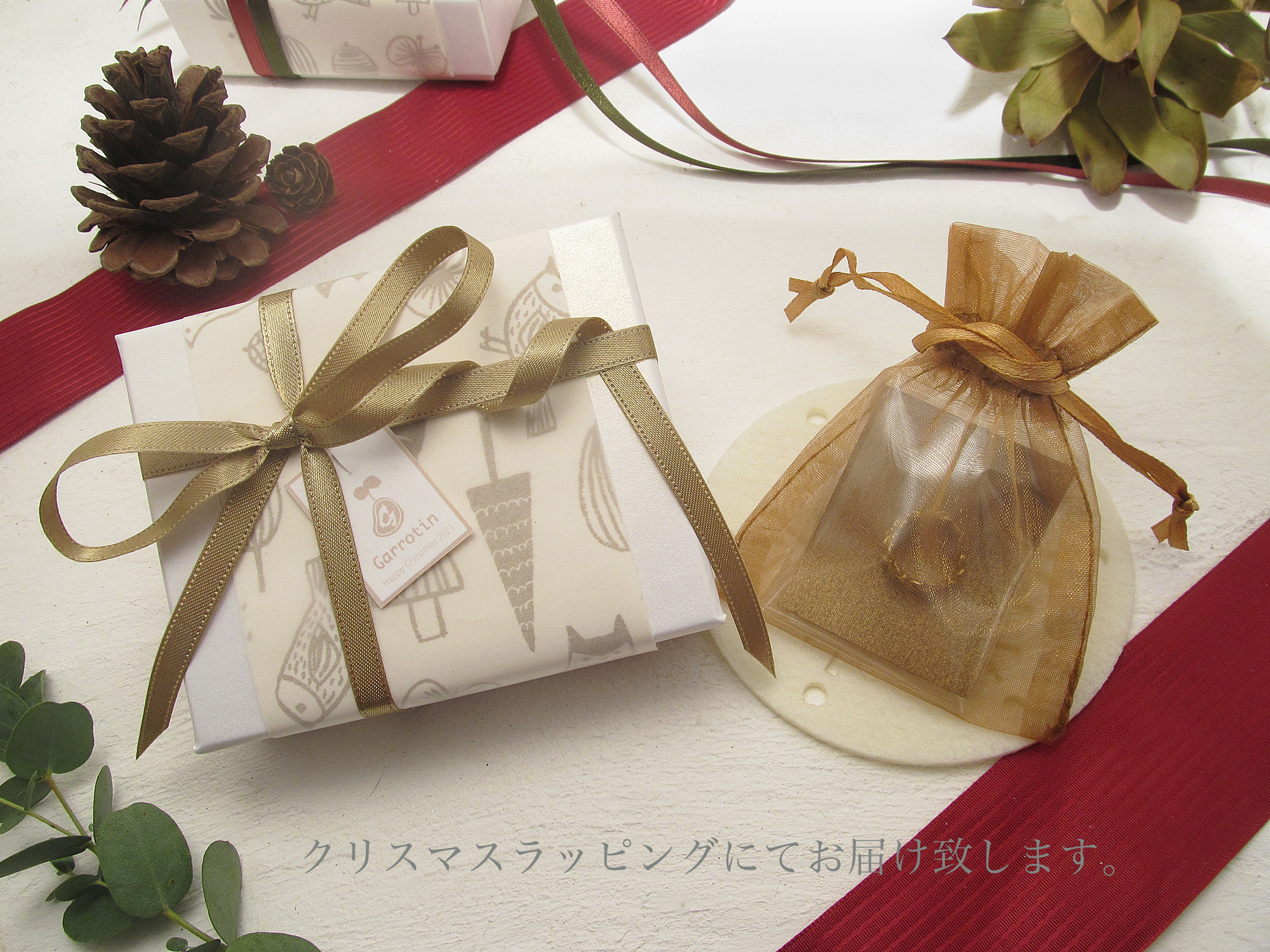 【2025冬の新作】金の揺れるきらめく小さな星と三日月のペンダント