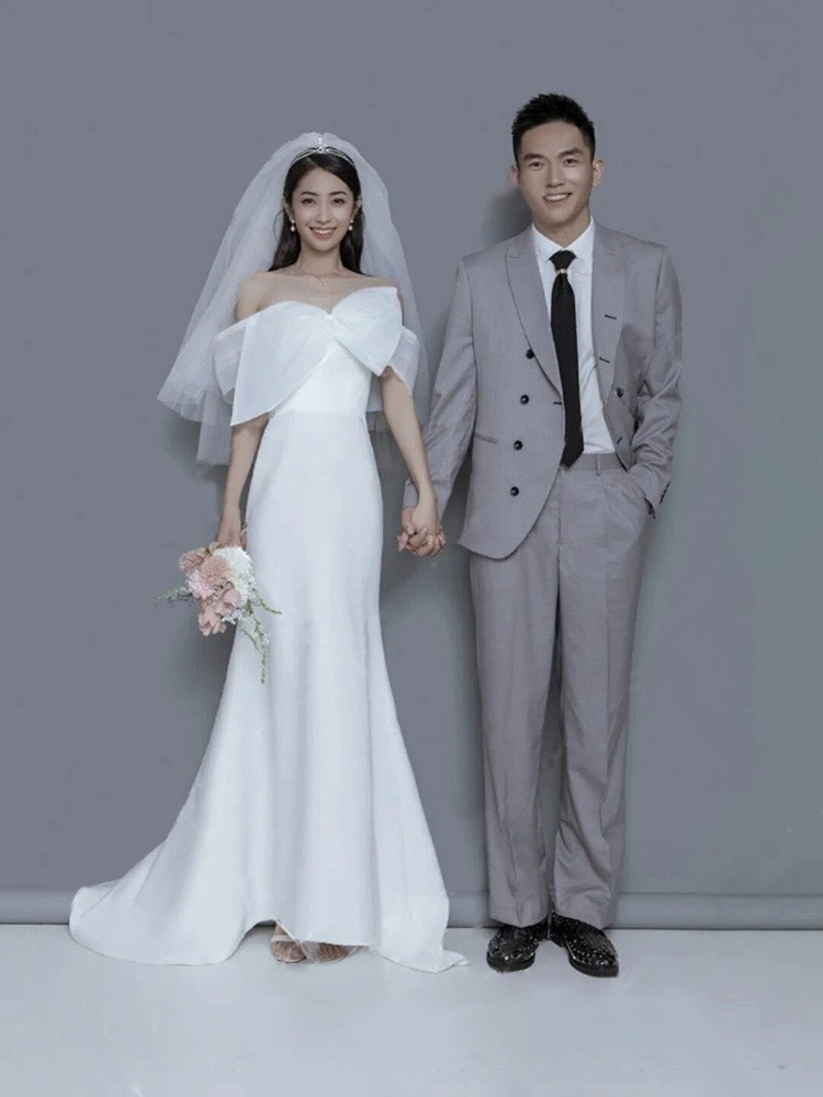 高級感 白 黒 オフショルダー リボン ウェディングドレス シンプル 韓国風 花嫁 誕生日 成人式 前撮り HL764