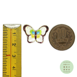 ボルドーの縁どりにホワイト・グリーン・ブルーが美しい蝶の大きめエナメルビーズ（ゴールド／チャーム）#BE-0025 4枚目の画像