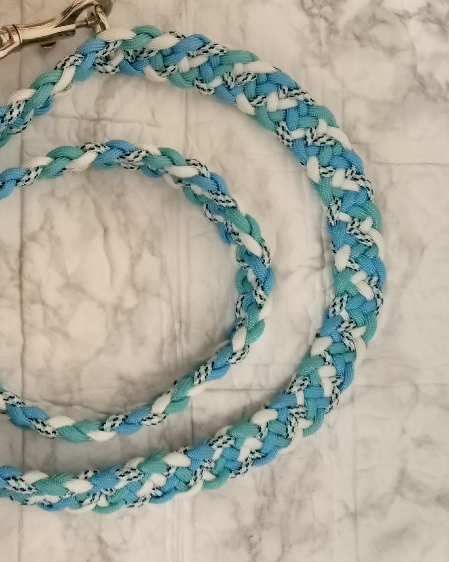 〜20kg対応】作家こだわり★パラコード　平編みカフェリード／中型犬に