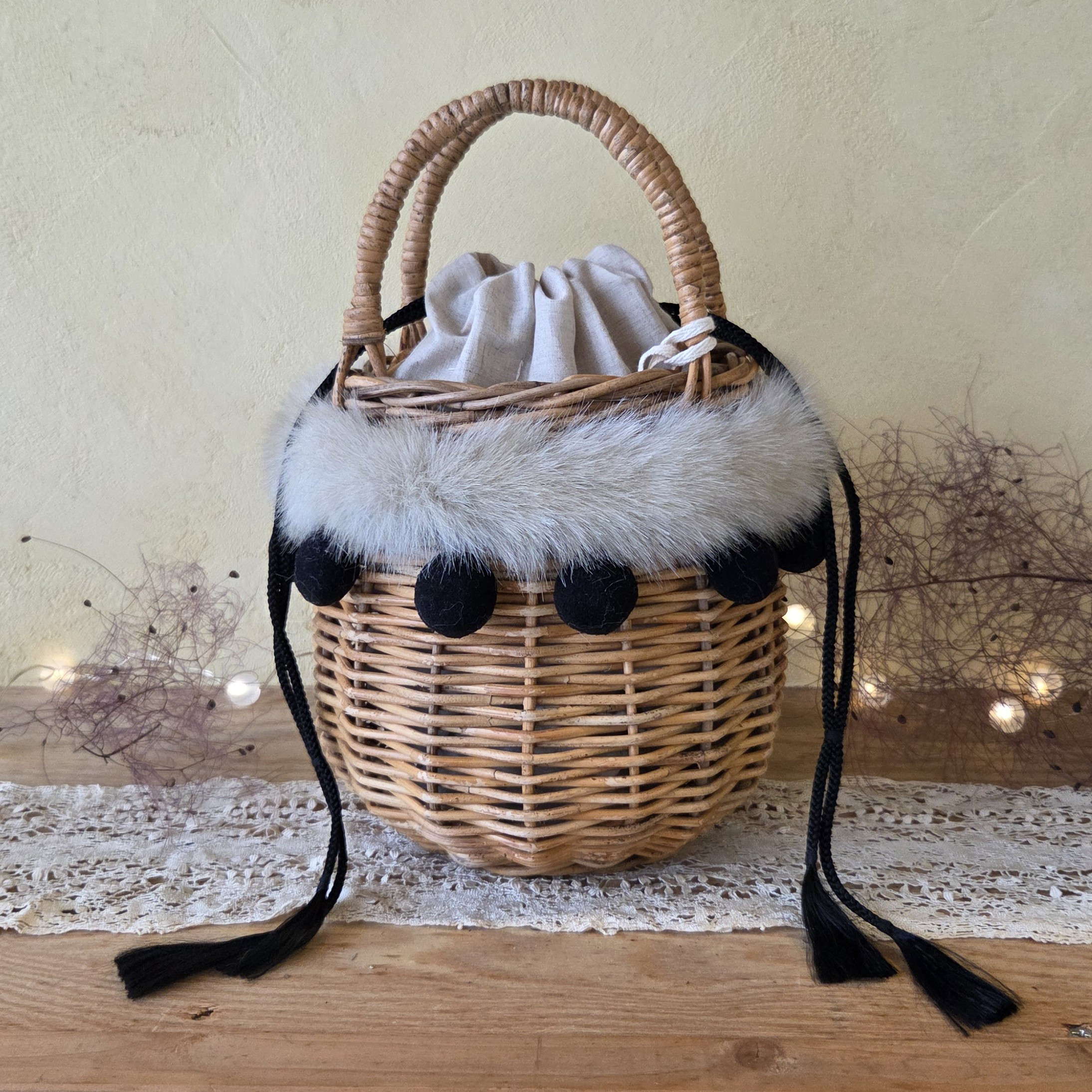 ♡ファーとポンポンが愛らしい小ぶり冬かごバッグ