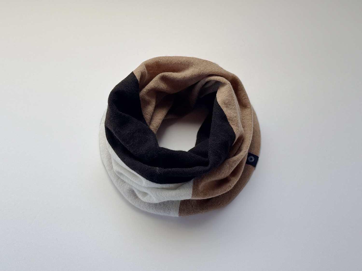 温度を纏う。純カシミヤねじりスヌード ［Tsumiki Design］キャメル/Dブラウン/ホワイト