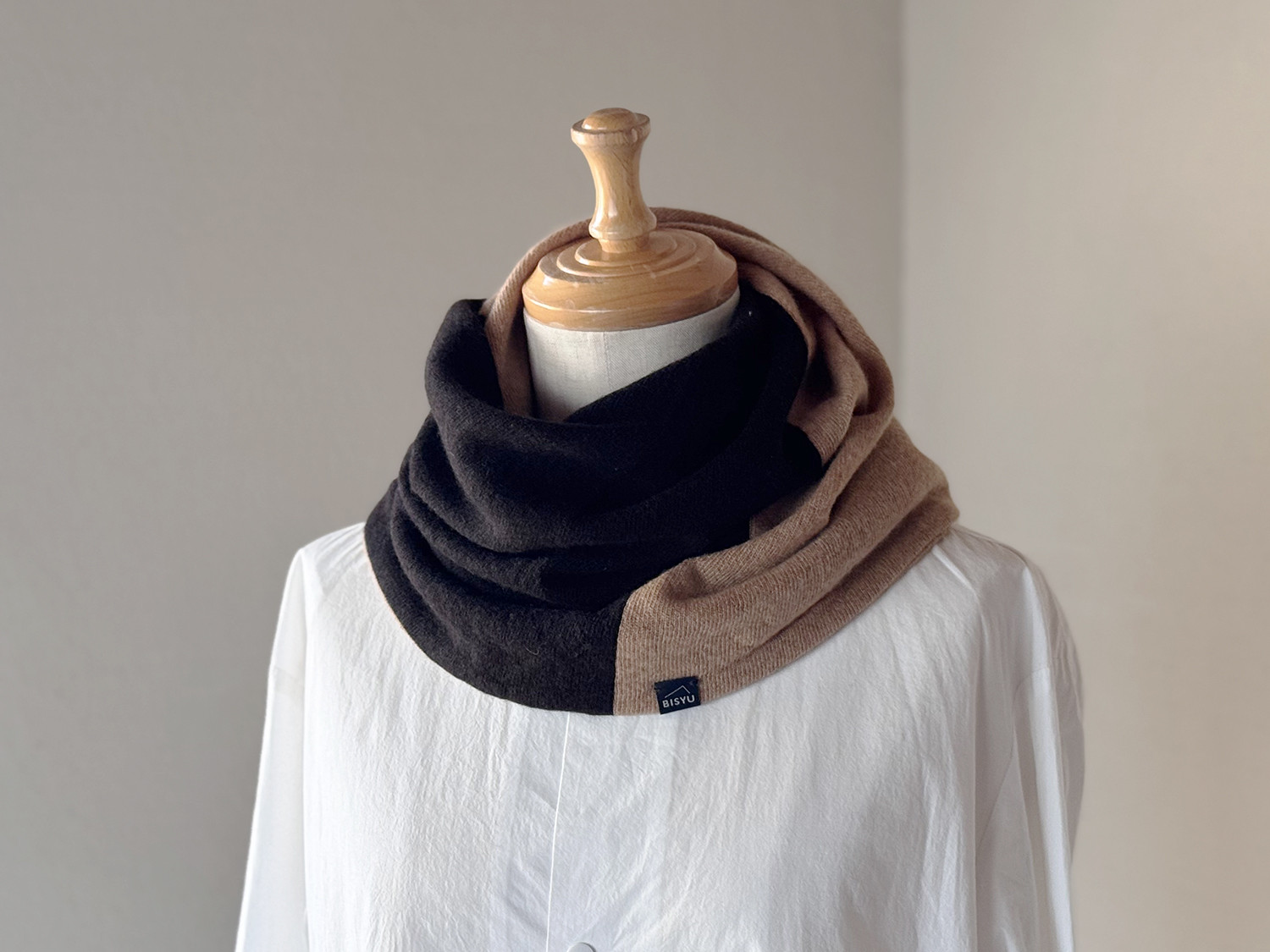 温度を纏う。純カシミヤねじりスヌード ［Tsumiki Design］キャメル/Dブラウン/ホワイト