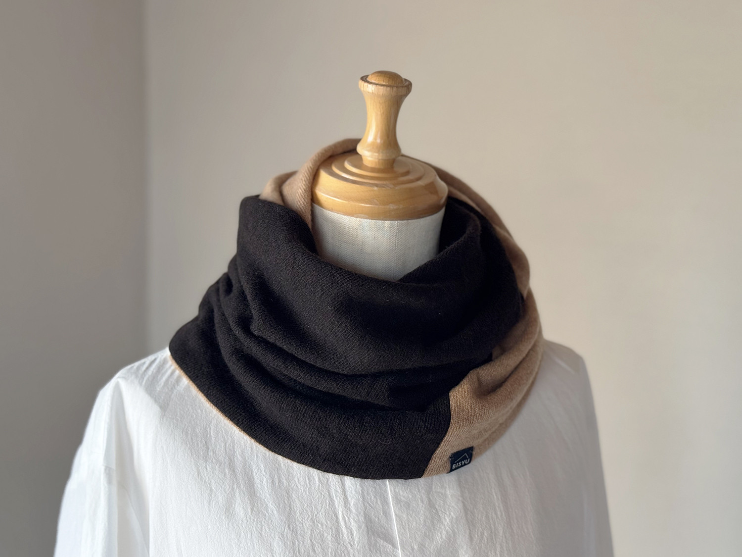 温度を纏う。純カシミヤねじりスヌード ［Tsumiki Design］キャメル/Dブラウン/ホワイト