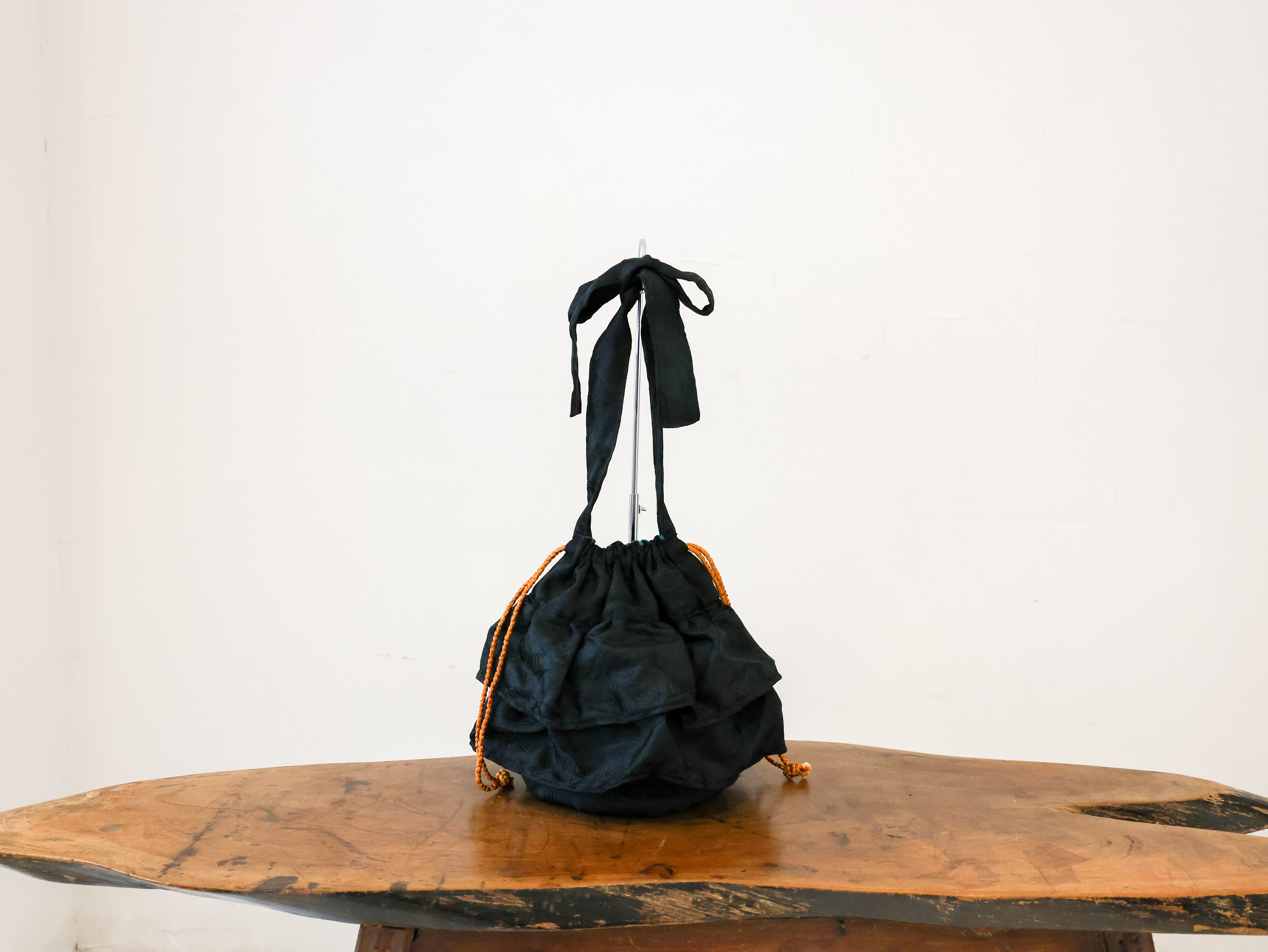 Pochon（ポション） 結びリボン巾着バッグ〈ブラック〉