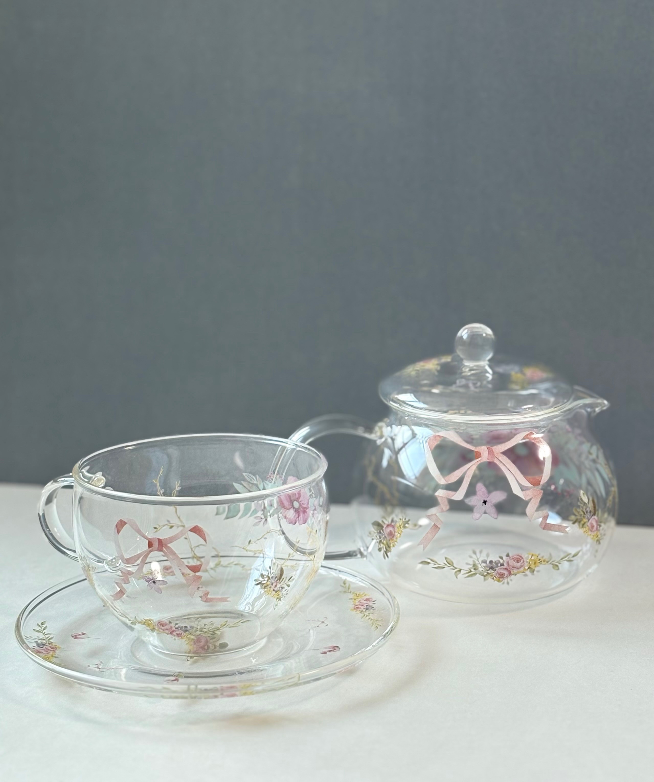 【送料無料　匿名配送】カップ&ソーサーとティーポットのセット