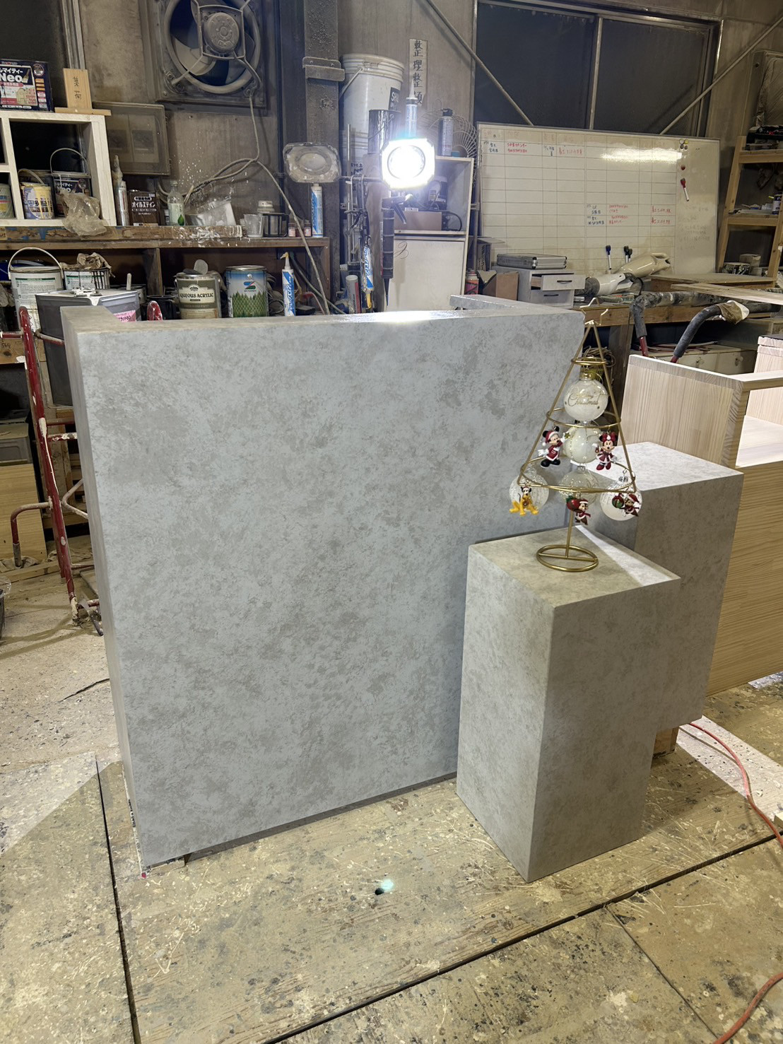 石っぽいレジカウンター　受付カウンター　レジ台