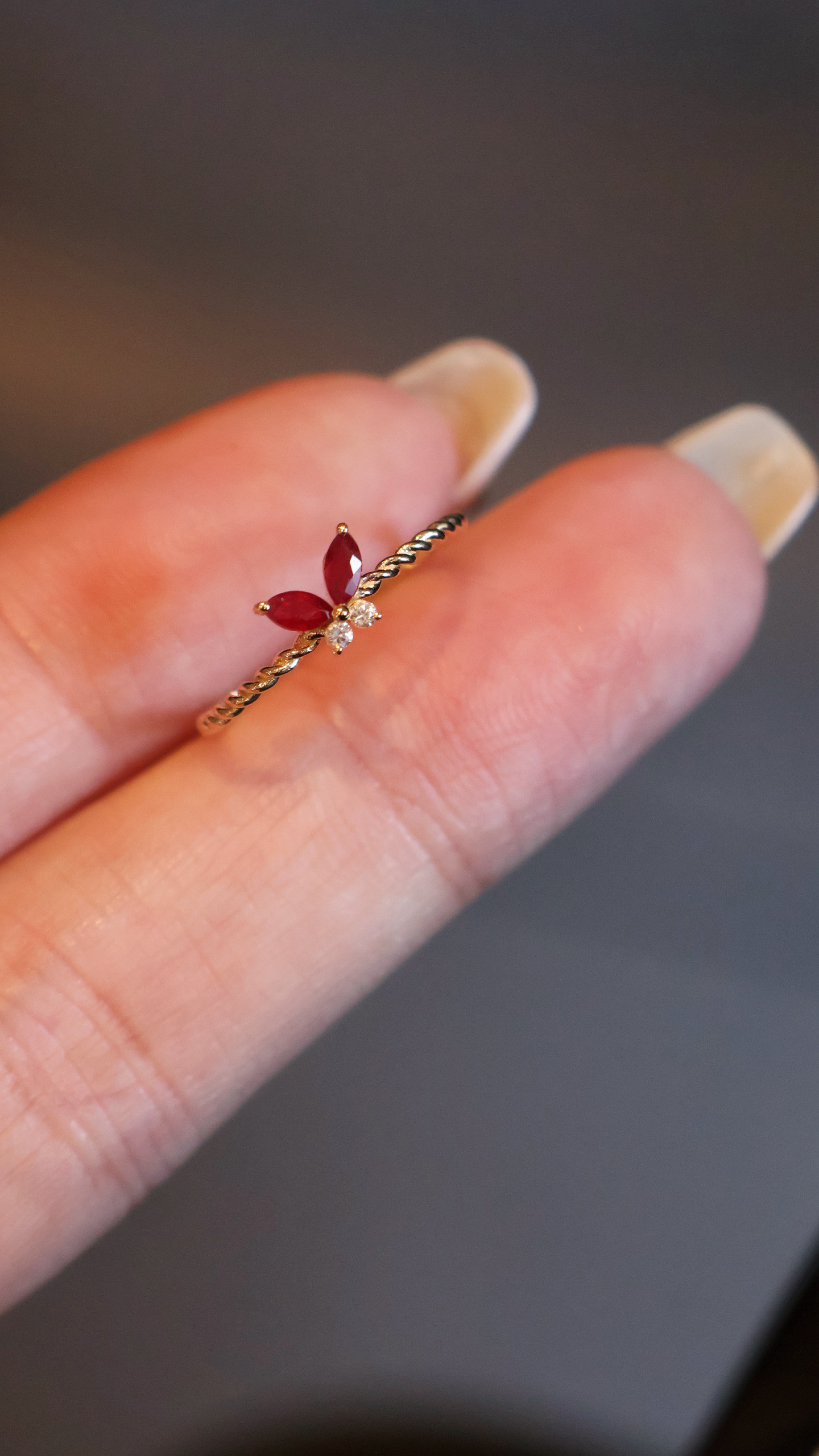 蝶々モチーフ　ルビーリングk18　5601