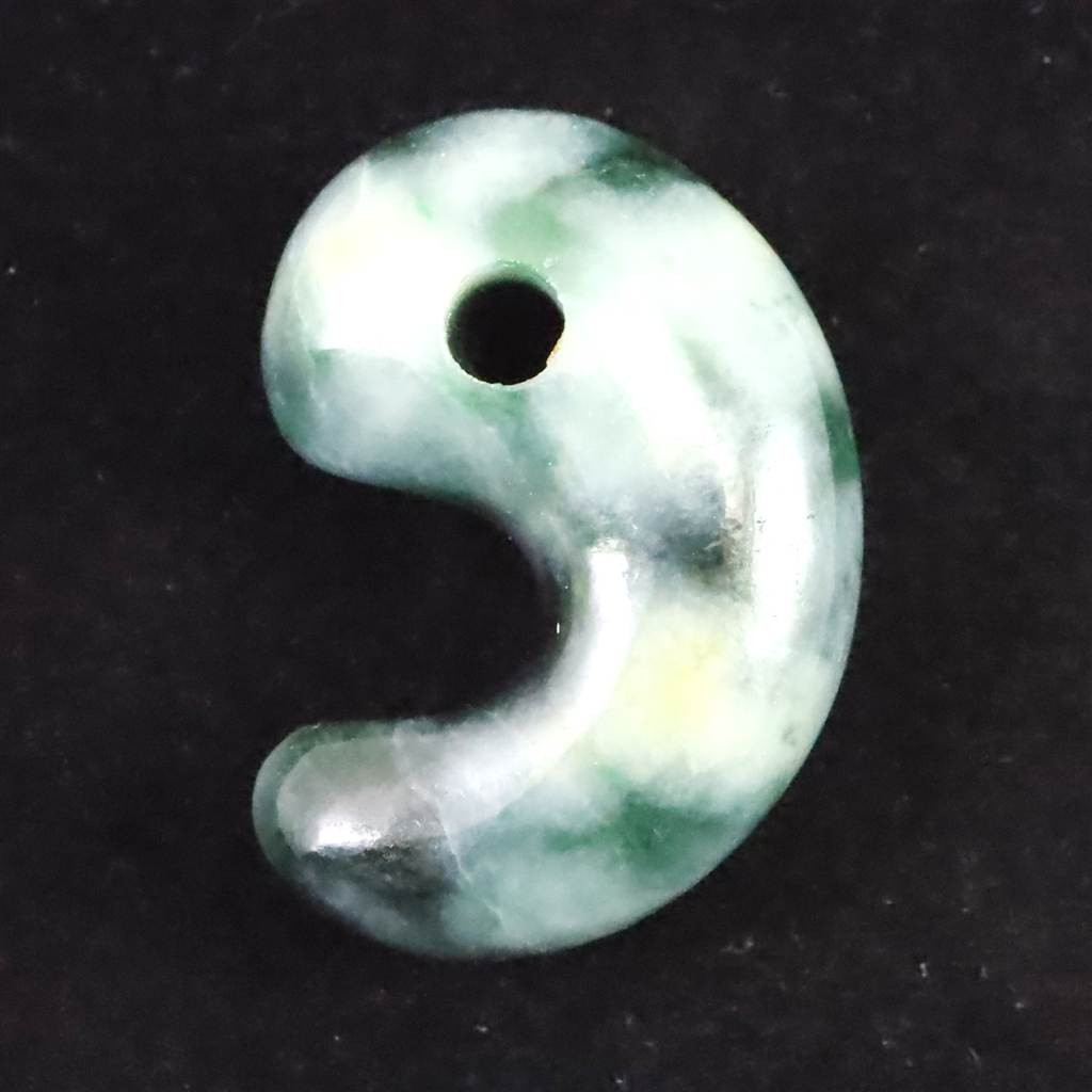 糸魚川翡翠  ヒスイ 小滝産 緑 30mm勾玉 ディレクトリカード付 11.8g #46283