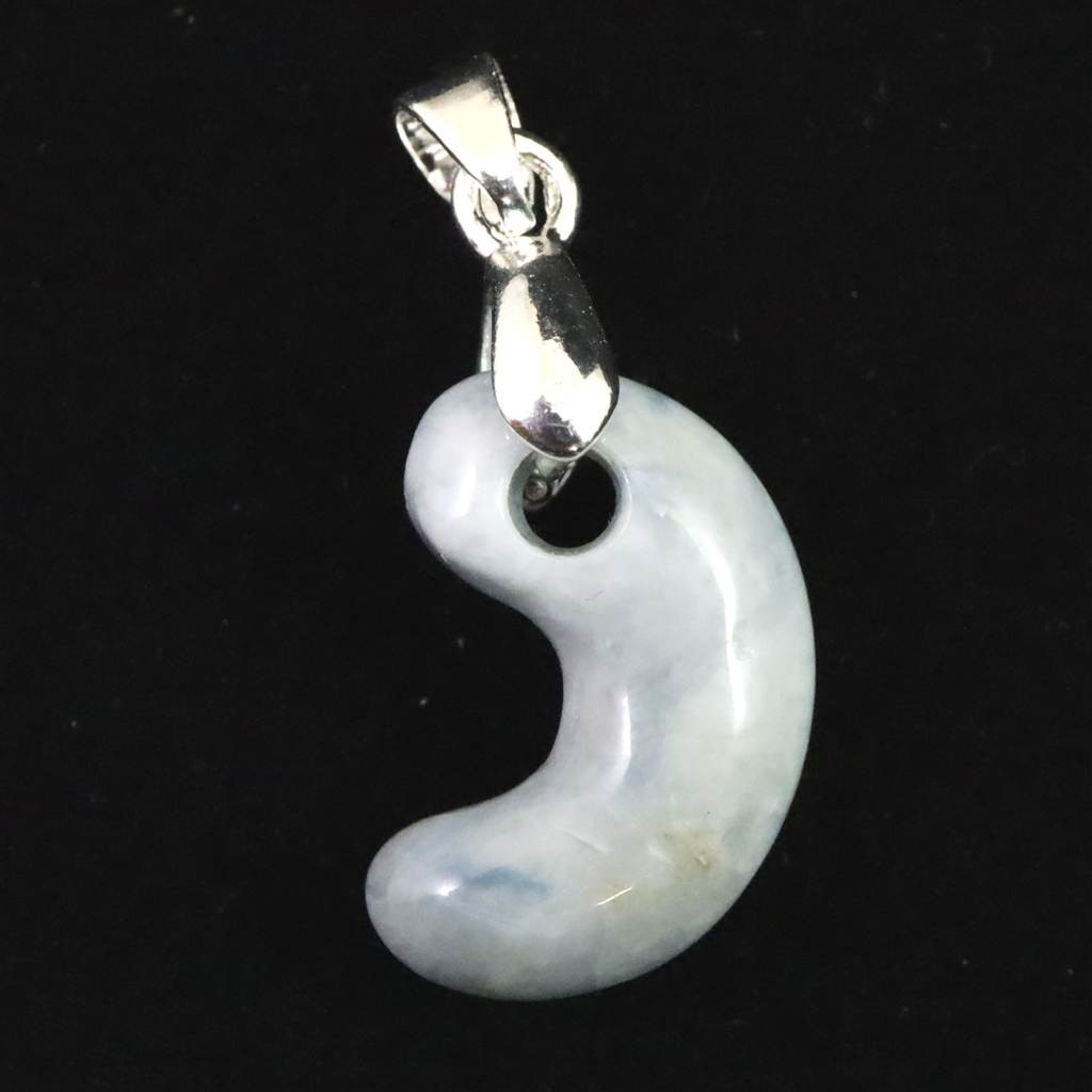 糸魚川翡翠  ヒスイ 小滝産 薄青 19mm勾玉 ペンダント ディレクトリカード付 3.3g #44485