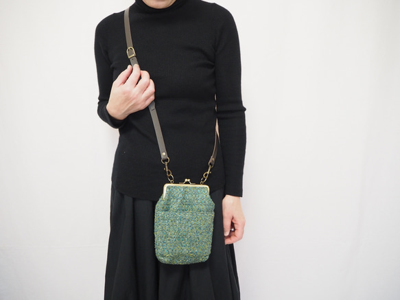 深みグリーンのがまぐちおさんぽポーチ｜スマホポシェット｜斜め掛け｜外ポケット付き｜ミニマルサイズ 8枚目の画像