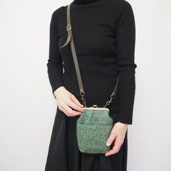 深みグリーンのがまぐちおさんぽポーチ｜スマホポシェット｜斜め掛け｜外ポケット付き｜ミニマルサイズ 10枚目の画像
