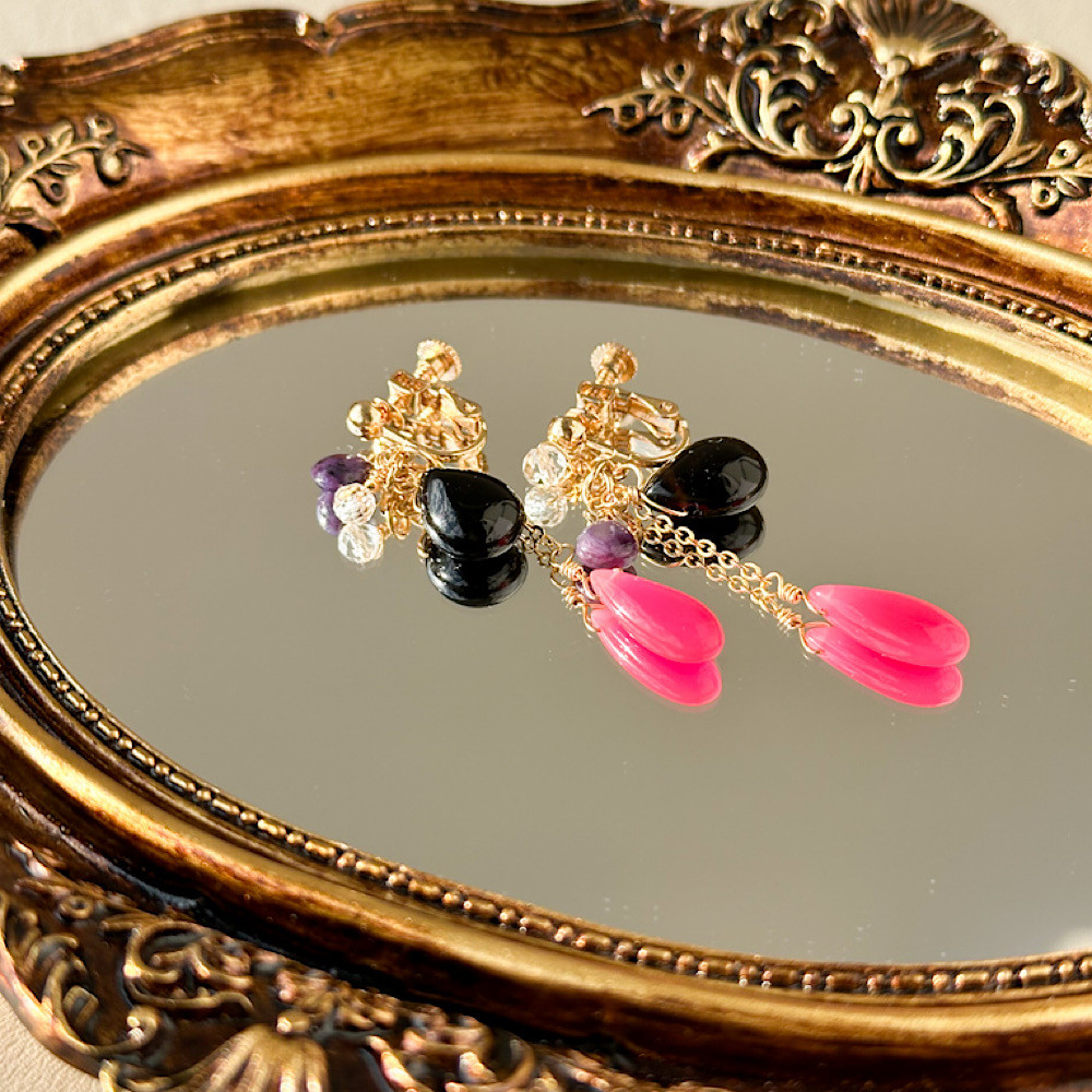 しずく型モリオンとチャロアイトが揺れるイヤリング　大人紫カラー　天然石水晶アクセサリー　ドロップ　お守り　しずく　浄化