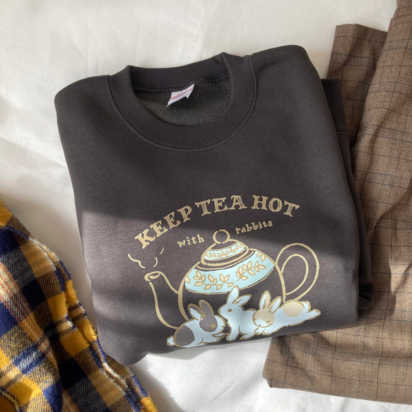 【預計12月下旬出貨】兔子茶壺圖案抓絨衛衣（煙黑色）| 長袖 第6張的照片
