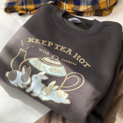 【預計12月下旬出貨】兔子茶壺圖案抓絨衛衣（煙黑色）| 長袖 第7張的照片