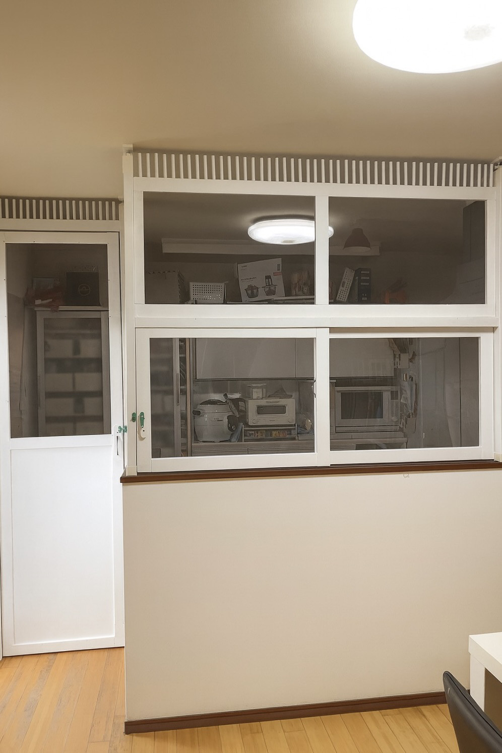 にゃんこフェンス〈アクリル板仕様〉／猫の侵入防止フェンス オーダーメイド