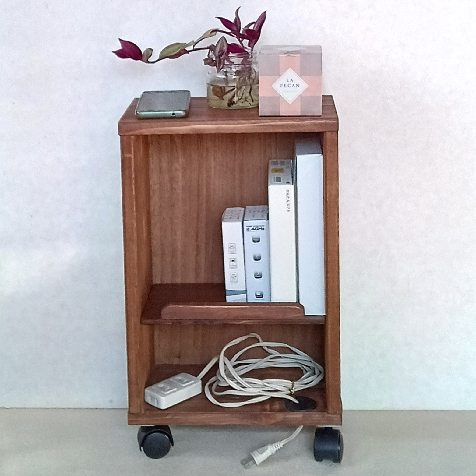 初春セール！ 送料無料！　\7800を\6980  モデム、ルーター、電源タップコードをスッキリ収納