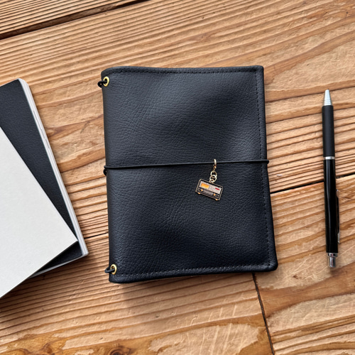 A6ワイド ノートカバー｜手作り｜ブラック合皮×花柄ライナー